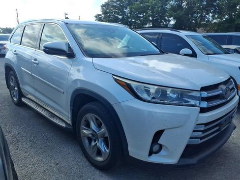 Used 2017 Toyota Highlander Limited FWD image 4