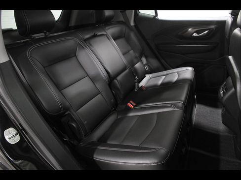 Used 2022 GMC Terrain SLT w/ Infotainment Package II AWD/4WD image 18