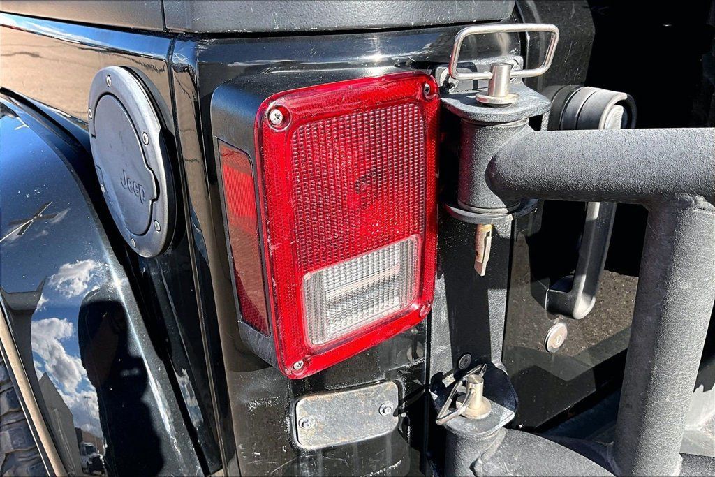 Used 2016 Jeep Wrangler Unlimited Sahara AWD/4WD image 20
