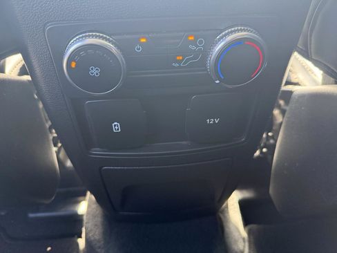 Used 2022 Ford Explorer XLT w/ Equipment Group 202A AWD/4WD image 13