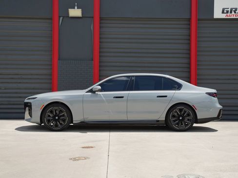 Used 2024 BMW i7 eDrive50 w/ M Sport Package RWD image 9