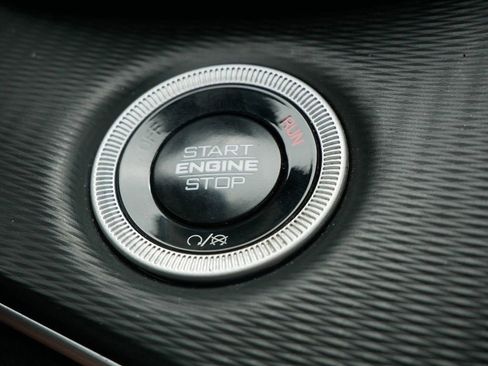 Used 2024 Jeep Grand Cherokee Altitude image 23