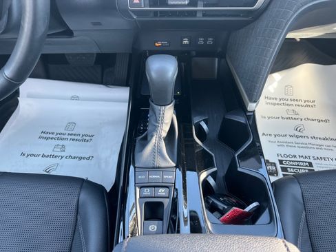 Used 2025 Toyota Camry XLE image 24