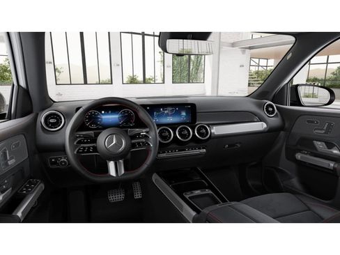 Used 2026 Mercedes-Benz GLB 250 4MATIC image 2