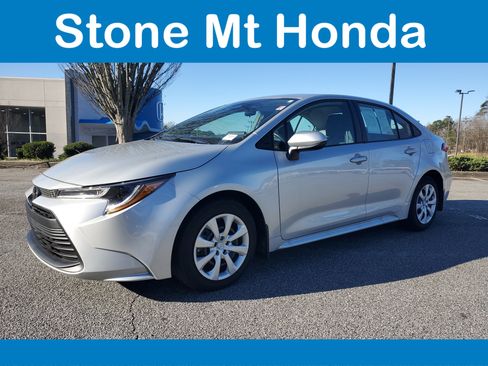 Used 2025 Toyota Corolla LE image 3