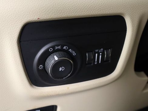 Used 2023 Jeep Grand Cherokee Limited AWD/4WD image 23