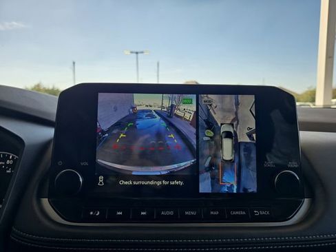 Used 2023 Nissan Rogue SL w/ SL Premium Package image 9