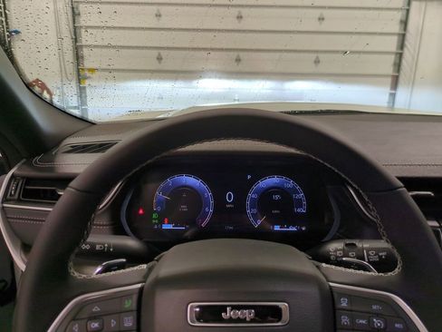 New 2025 Jeep Grand Cherokee Limited w/ Trailer Tow Package image 35