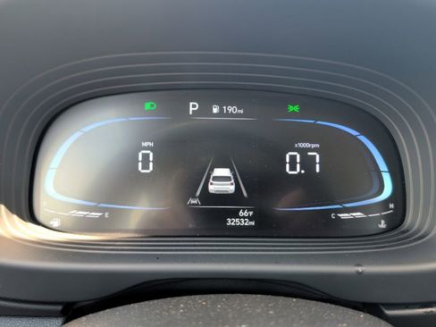 Used 2024 Hyundai Venue SEL FWD image 20