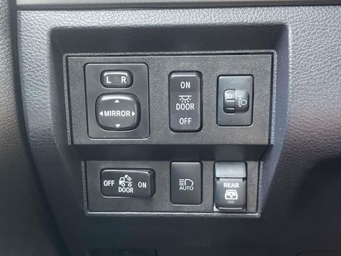 Used 2019 Toyota Tundra SR5 AWD/4WD image 18