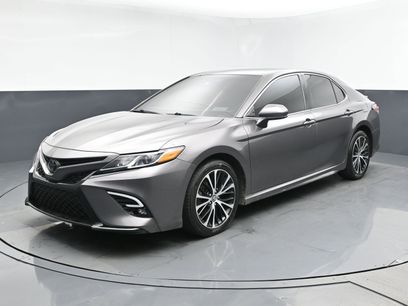 Used 2020 Toyota Camry SE w/ Carpet Mat Package