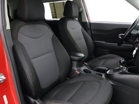 Used 2018 Kia Soul + FWD image 33