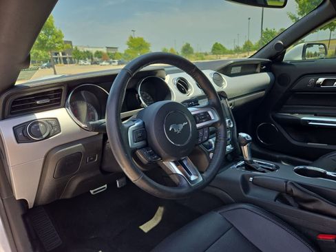 Used 2017 Ford Mustang GT RWD image 2