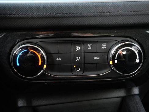 Used 2025 Chevrolet TrailBlazer LT AWD/4WD image 24