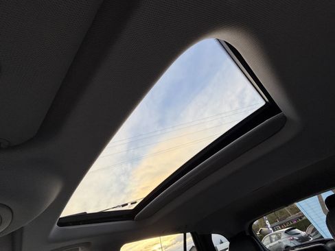 Used 2011 Hyundai Santa Fe Limited w/ Navigation Pkg 4 image 34