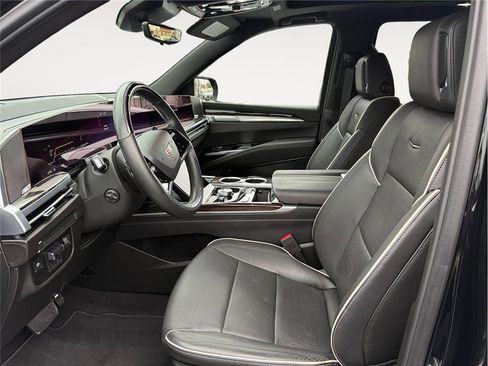 Used 2025 Cadillac Escalade ESV Premium Luxury image 9