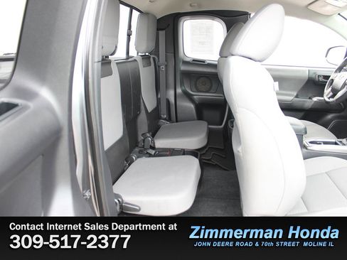 Used 2017 Toyota Tacoma SR5 w/ Tow Package image 8