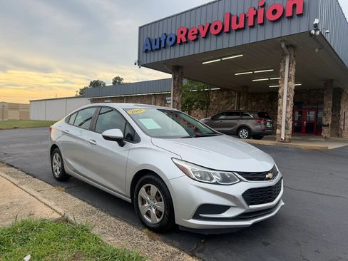 Used 2017 Chevrolet Cruze LS FWD image 1