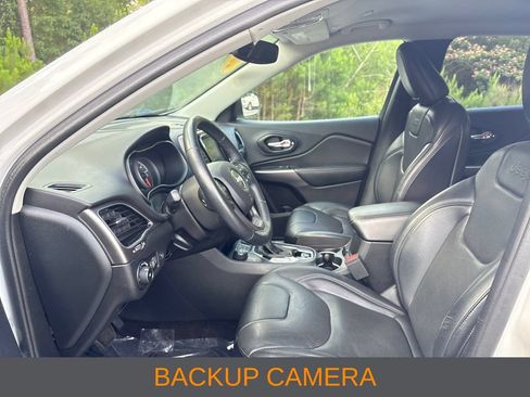 Used 2019 Jeep Cherokee Limited w/ Luxury Group AWD/4WD image 4