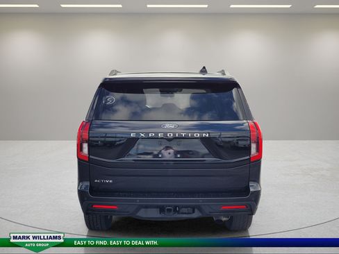 Used 2025 Ford Expedition Active AWD/4WD image 5