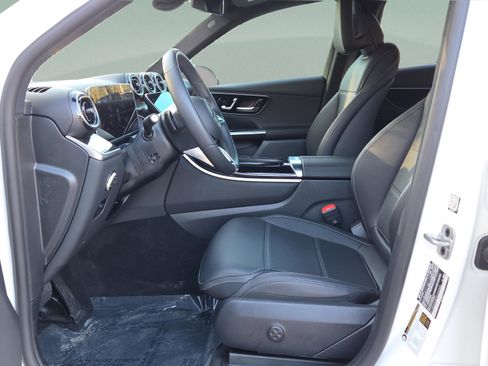 Used 2025 Mercedes-Benz GLC 300 image 11