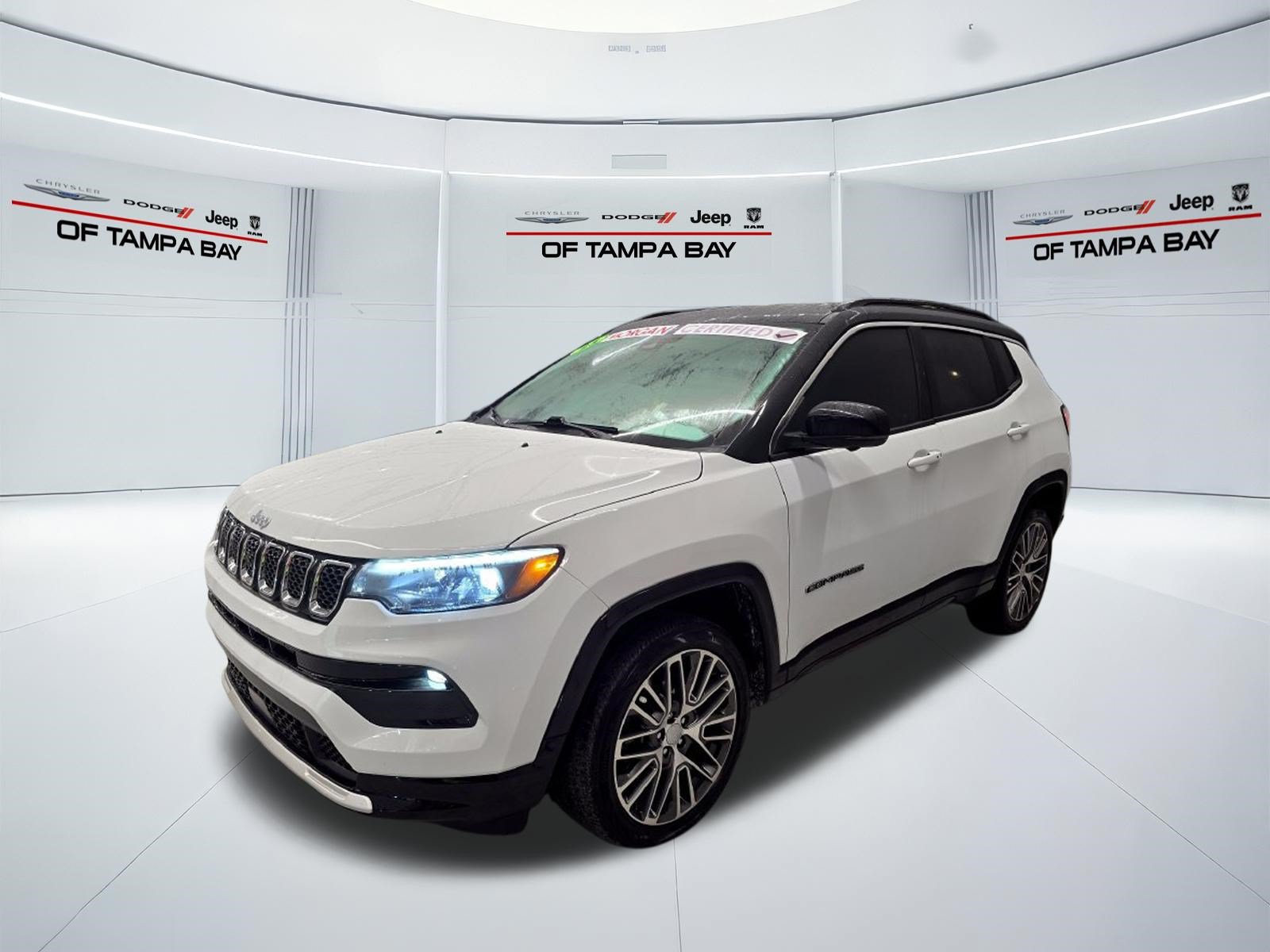 Used 2023 Jeep Compass Limited w/ Elite Group AWD/4WD image 2