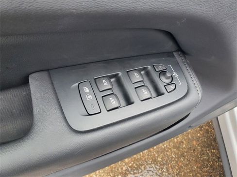 Certified 2025 Volvo XC60 B5 Plus image 12