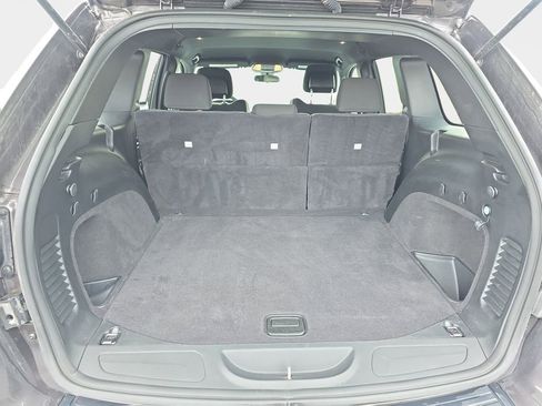 Used 2021 Jeep Grand Cherokee Laredo image 22