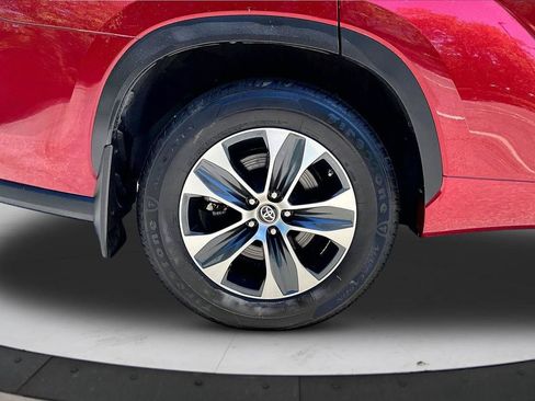 Used 2023 Toyota Highlander XLE FWD image 37