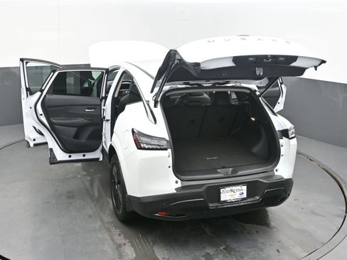 Certified 2025 Nissan Murano SV image 43