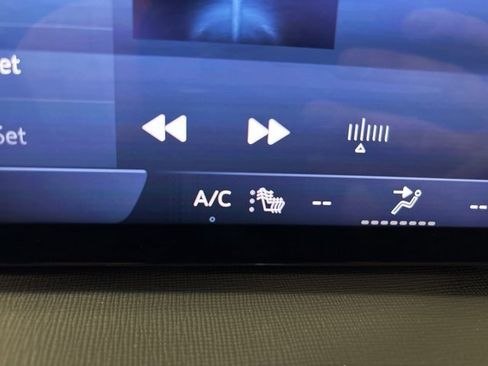 Used 2025 Buick Enclave Preferred image 24