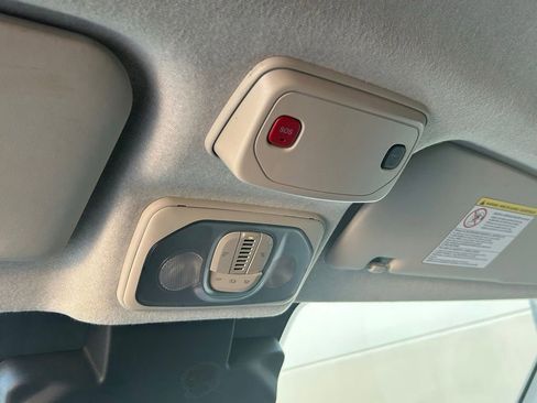 Used 2024 RAM ProMaster 2500 w/ Convenience Group image 22