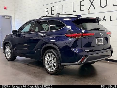 Used 2021 Toyota Highlander Limited FWD image 6