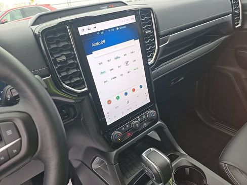 Used 2024 Ford Ranger Lariat w/ Advanced Towing Package image 11