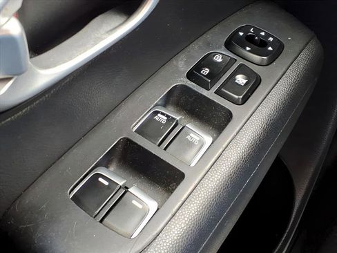 Used 2018 Kia Soul + image 14