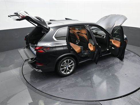 Used 2025 BMW X5 xDrive50e w/ Climate Comfort Package image 46