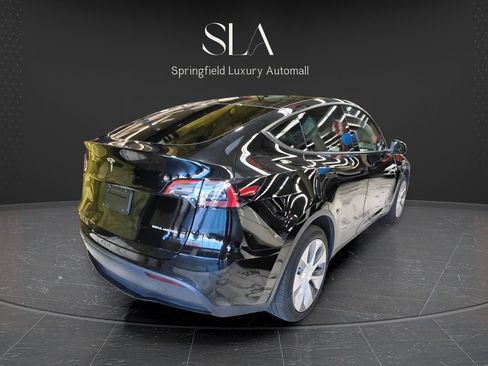 Used 2023 Tesla Model Y Long Range AWD/4WD image 7