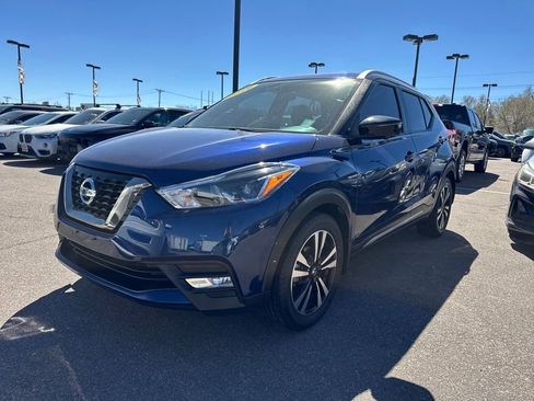 Used 2019 Nissan Kicks SR w/ SR Premium Package image 12