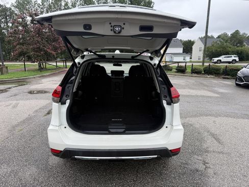 Used 2018 Nissan Rogue SV w/ Premium Package FWD image 20