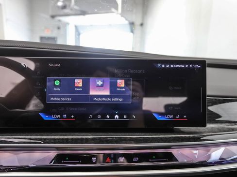 Used 2025 BMW i7 xDrive60 image 16