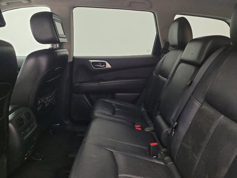 Used 2013 Nissan Pathfinder Platinum w/ Platinum Premium Pkg image 18