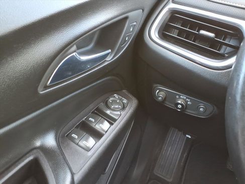 Used 2018 Chevrolet Equinox Premier image 19