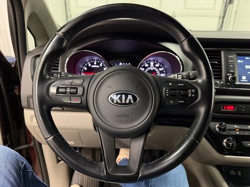 Used 2017 Kia Sedona LX w/ LX Essentials Premium Package image 36