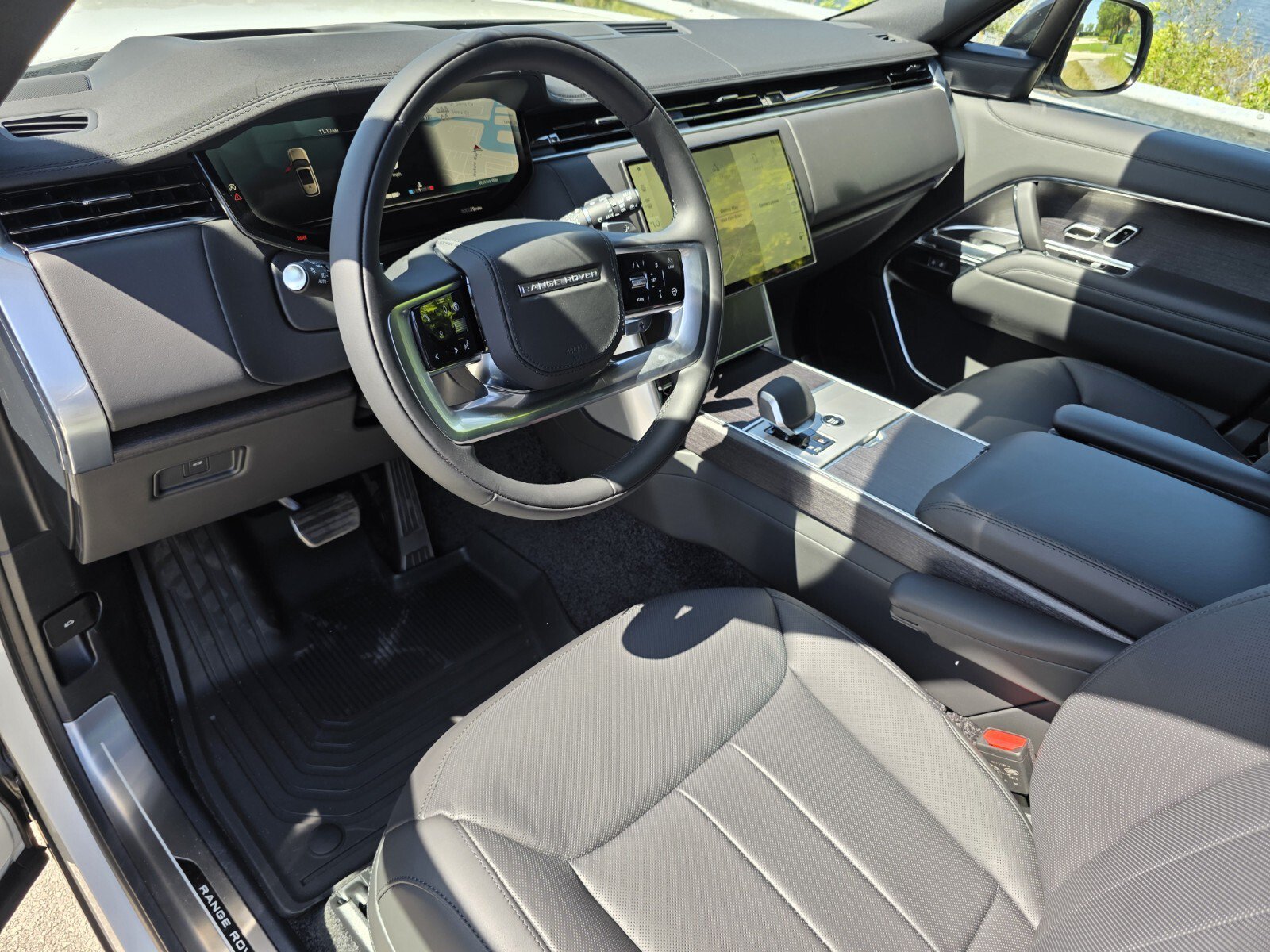 New 2026 Land Rover Range Rover Long Wheelbase SE AWD/4WD image 10