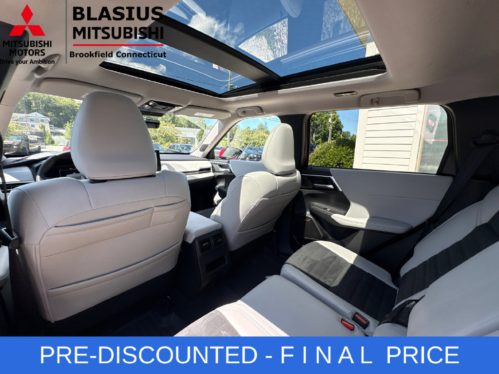 Used 2025 Mitsubishi Outlander SE AWD/4WD image 36