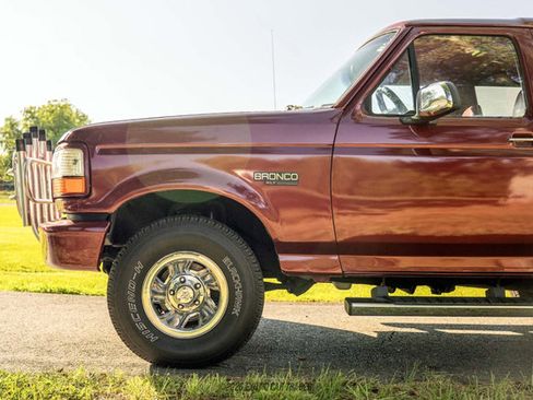 Used 1995 Ford Bronco XLT AWD/4WD image 4