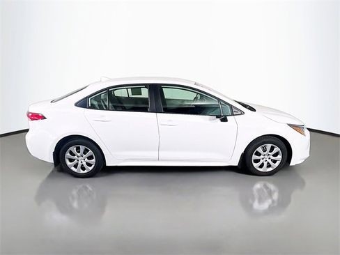 Used 2025 Toyota Corolla LE image 8