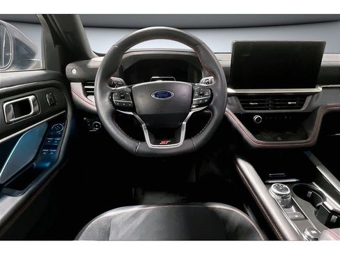 Used 2025 Ford Explorer ST image 7