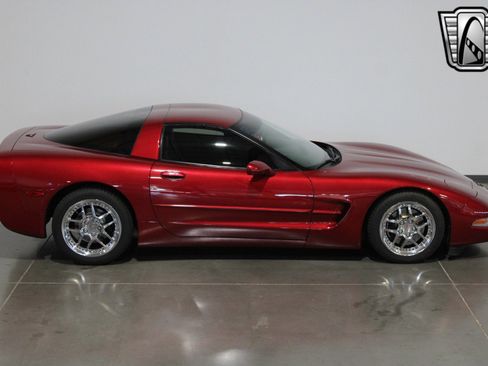 Used 2001 Chevrolet Corvette Coupe w/ Preferred Equipment Group2 image 8