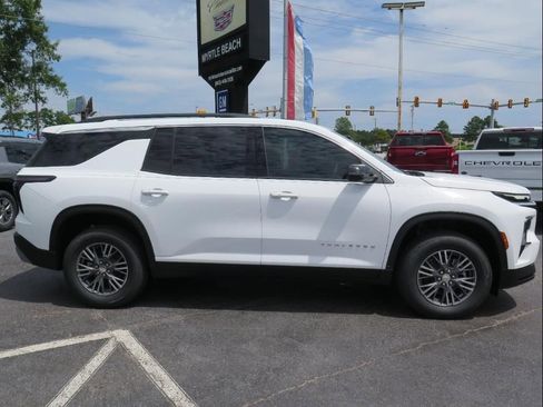New 2026 Chevrolet Traverse LT image 2